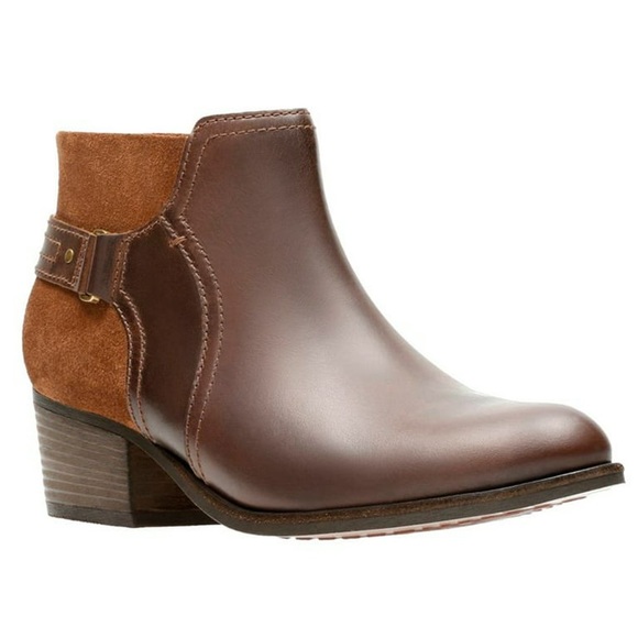 CLARKS - WOMENS MAYPEARL LILAC LOW BOOT - Picture 2 of 11